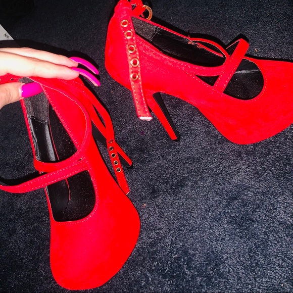 Red heels 👠 - Picture 4 of 5